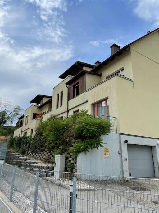 Appartement Seenaehe Mit Gratis Tiefgaragenplatz Seewalchen Exteriér fotografie